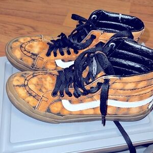 Custom painted and bleached black sk8- hi Vans M: 5 W:6.5